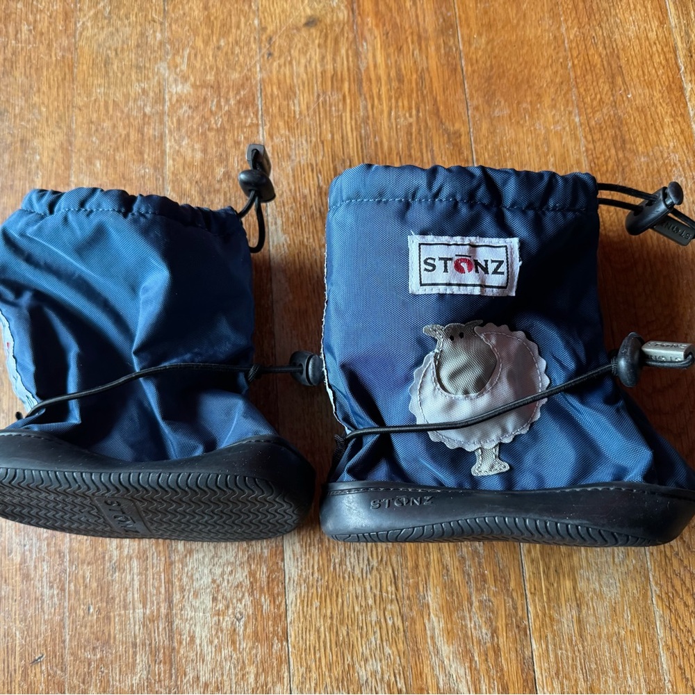 Stonz baby snow boots size large